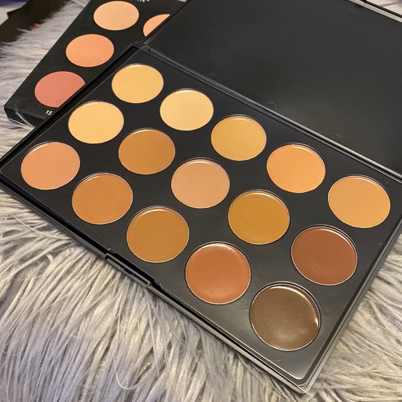CROWN Foundation Palette - Picture 2 of 2
